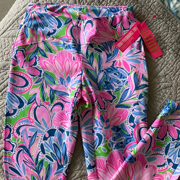Lilly Pulitzer Pants - Lilly Pulitzer Luxletic Pink and Blue Floral Cropped Golf Pants NWOT